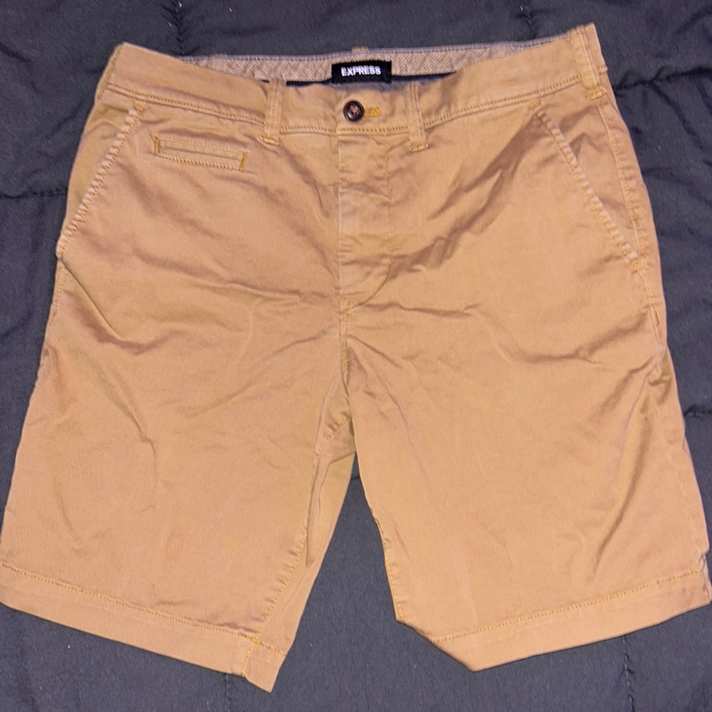 Express - Tan shorts
